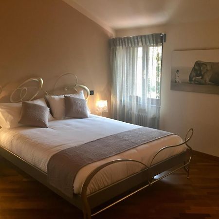 Marie Rose Luxury B&B & Apartment Desenzano del Garda Exterior foto