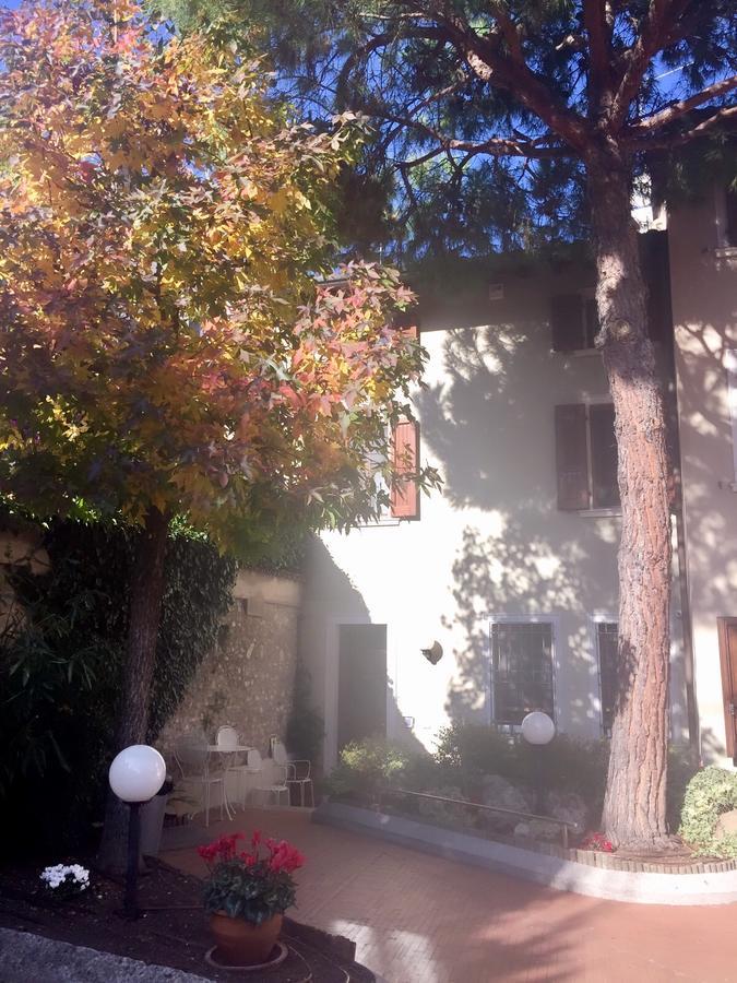 Marie Rose Luxury B&B & Apartment Desenzano del Garda Exterior foto